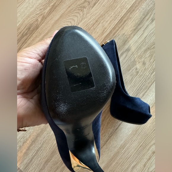LV Louis Vuitton Navy Suede with Gold Lock Pumps Size 36 - Picture 4 of 7